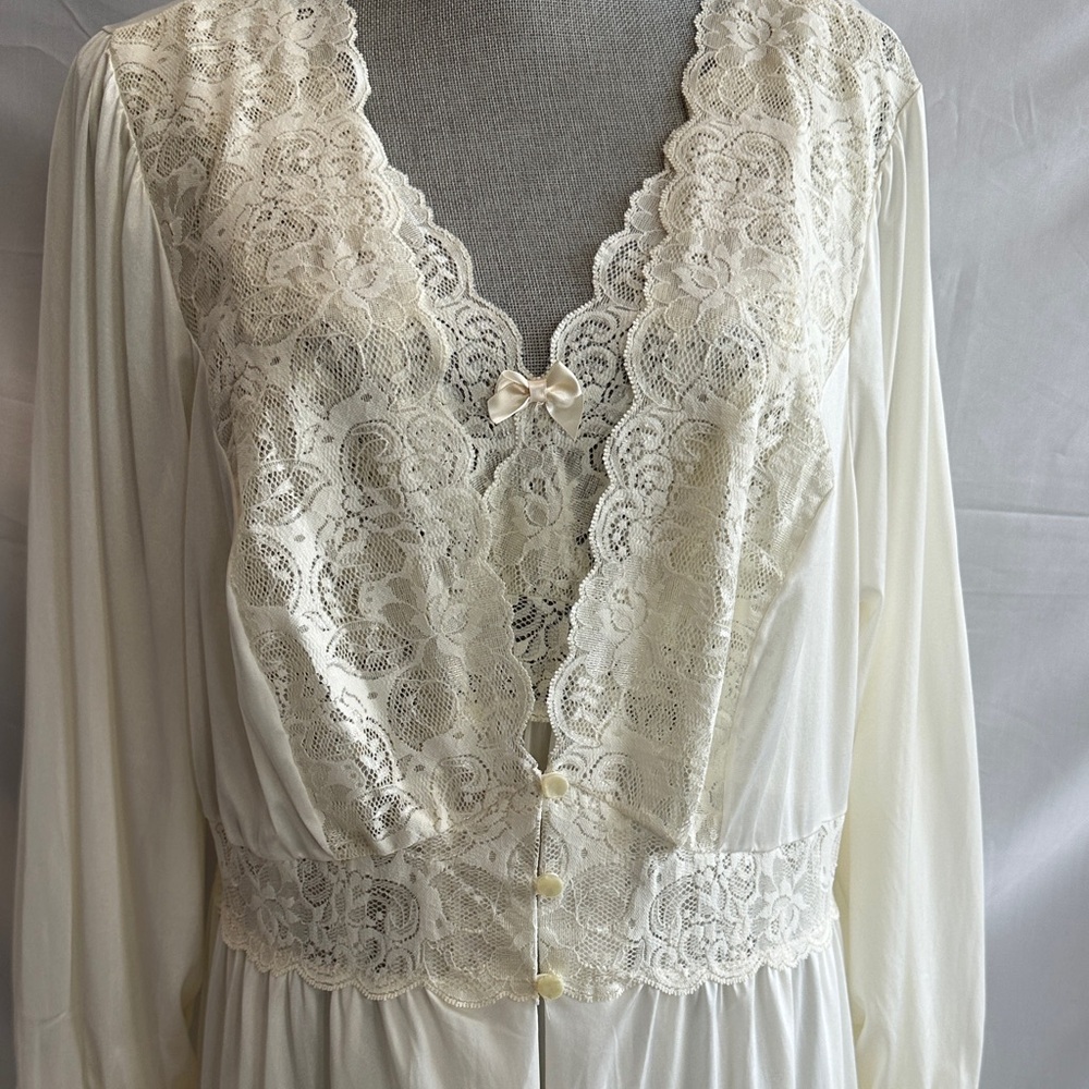 Shadowline Peignoir Ivory Lace Trimmed Gown and Robe - Picture 2 of 11